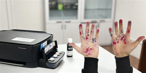 come togliere l inchiostro dalle mani